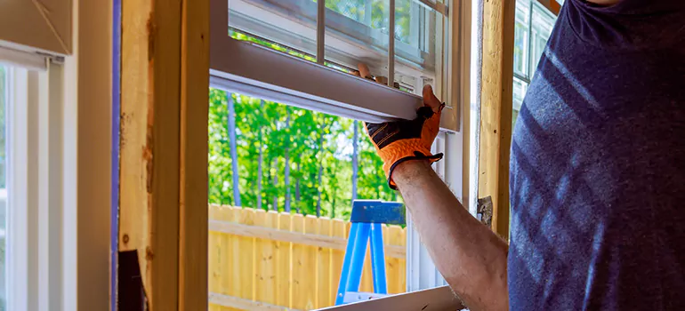 >Bay Window Curtain Rail Track in Bay Point, CA